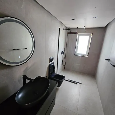 아파트 Urban Oasis 티라나